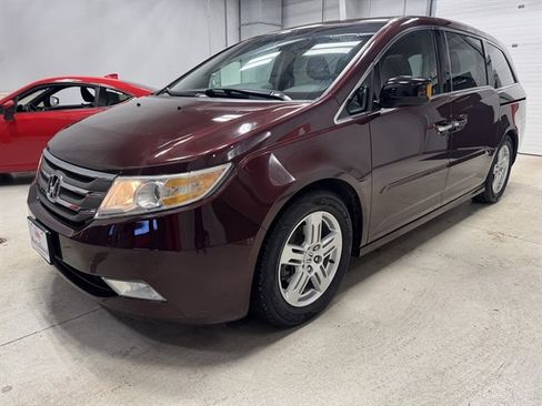 Used 2011 Honda Odyssey Touring Elite image 3