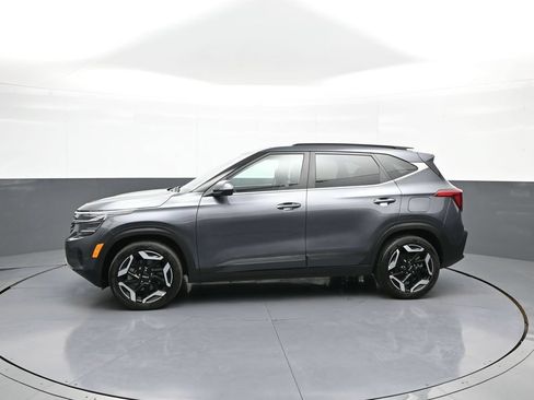 Certified 2025 Kia Seltos SX w/ SX Sunroof Package AWD/4WD image 9