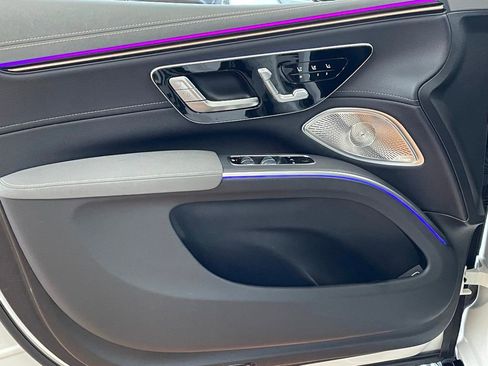 Used 2023 Mercedes-Benz EQS 580 4MATIC SUV image 14