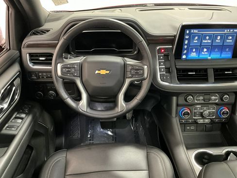 Used 2022 Chevrolet Suburban LT w/ Luxury Package AWD/4WD image 6