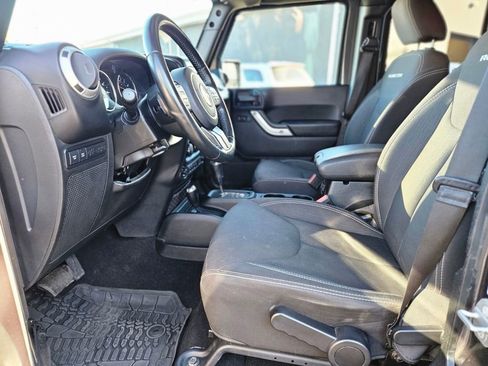 Used 2017 Jeep Wrangler Unlimited Rubicon w/ Cold Weather Group image 15