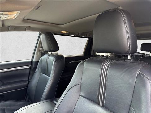 Used 2017 Toyota Highlander SE FWD image 15