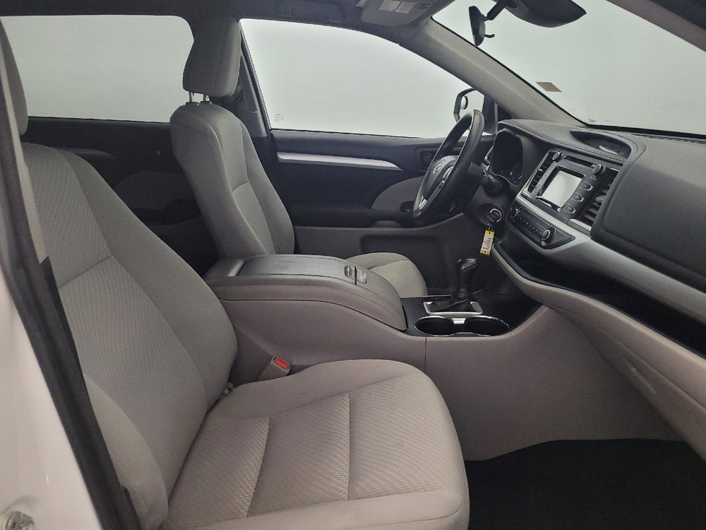 Used 2018 Toyota Highlander LE w/ Protection Package #3 AWD/4WD image 21