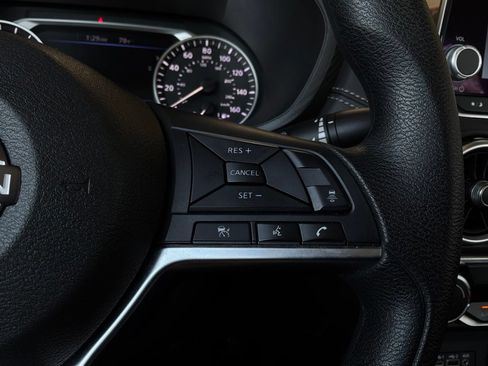 Used 2025 Nissan Sentra SV FWD image 32