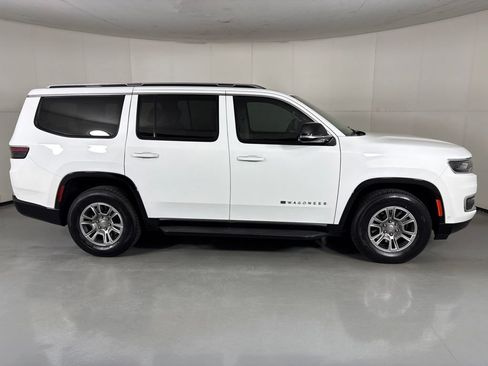 Used 2023 Jeep Wagoneer 2WD image 9
