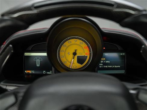 Used 2012 Ferrari 458 Italia Coupe RWD image 24