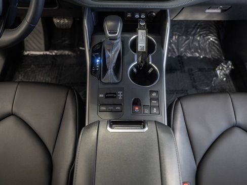 Used 2026 Toyota Highlander XLE AWD/4WD image 28