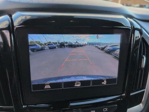 Used 2022 Chevrolet Traverse LT FWD image 32