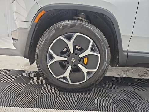 Used 2023 Rivian R1T Adventure image 9
