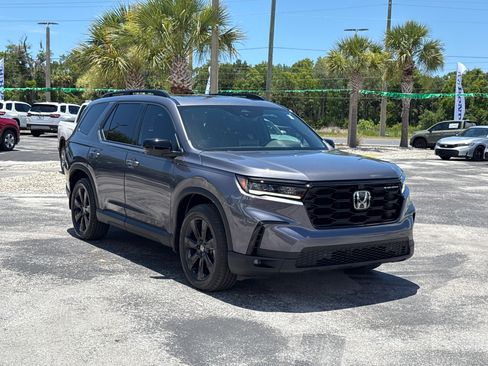 Certified 2025 Honda Pilot Black Edition image 2
