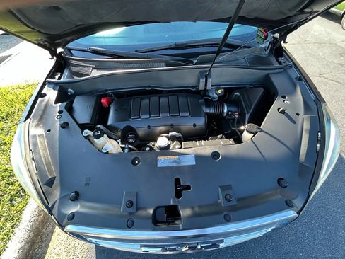 Used 2015 GMC Acadia SLT image 18