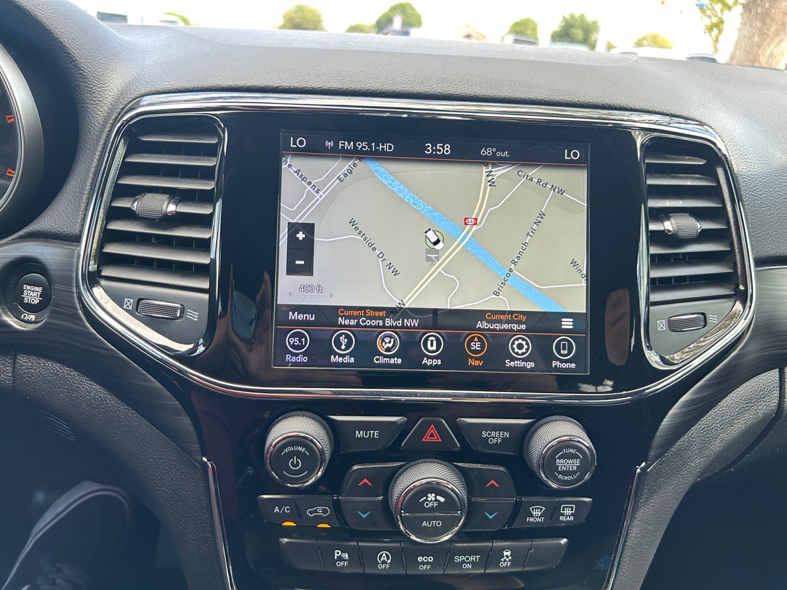 Certified 2019 Jeep Grand Cherokee Laredo w/ 18" Wheel & 8.4" Radio Group AWD/4WD image 27