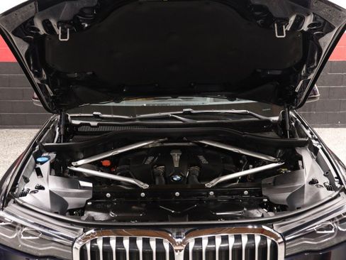 Used 2019 BMW X7 xDrive50i w/ M Sport Package AWD/4WD image 14