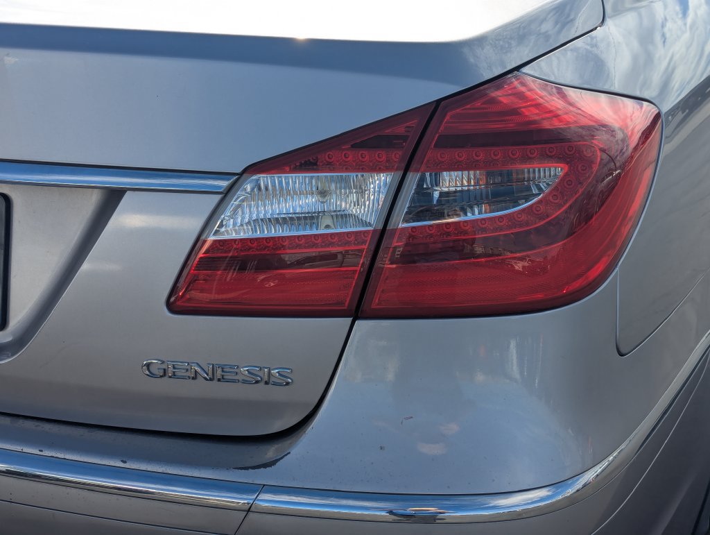 Used 2012 Hyundai Genesis 3.8 w/ Premium Pkg RWD image 5