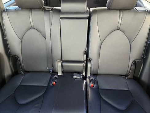 Used 2023 Toyota Highlander Limited image 16