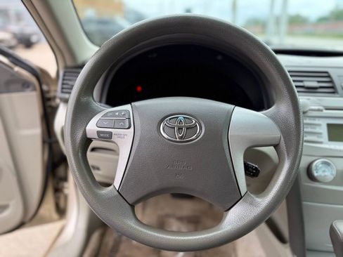 Used 2010 Toyota Camry LE FWD image 27