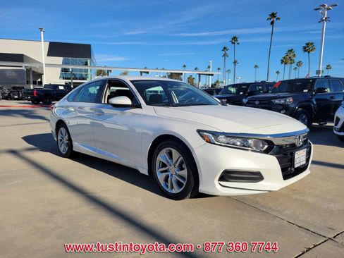 Used 2018 Honda Accord LX image 2