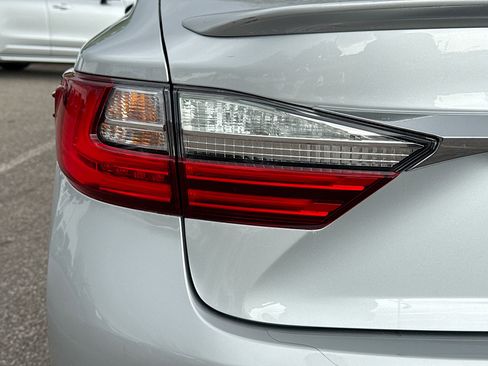 Used 2016 Lexus ES 350 w/ Premium Package w/Wood Trim image 10