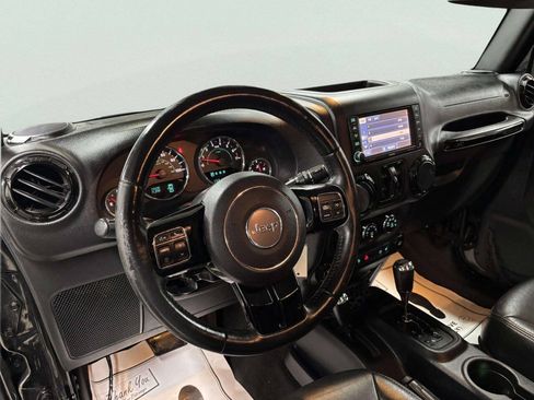 Used 2015 Jeep Wrangler Unlimited Sahara AWD/4WD image 13