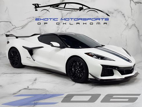 Used 2025 Chevrolet Corvette Z06 w/ Z07 Performance Package RWD image 1