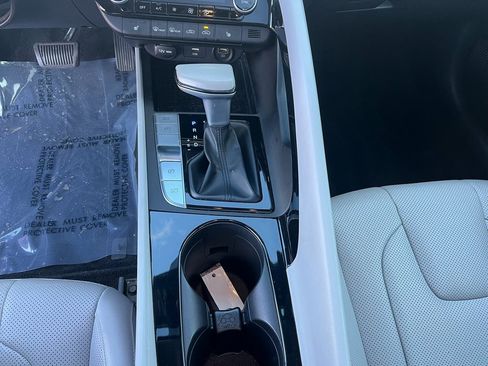 Used 2021 Hyundai Elantra Limited image 16