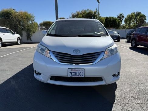 Used 2015 Toyota Sienna XLE image 2