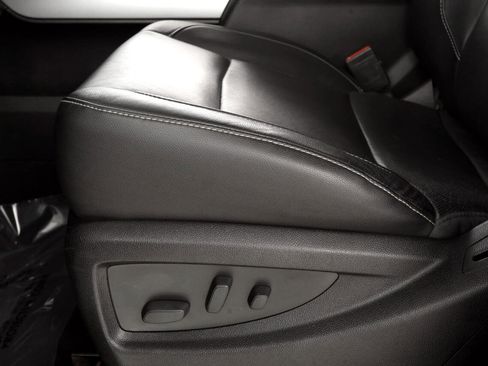 Used 2018 Chevrolet Silverado 2500 LTZ image 30