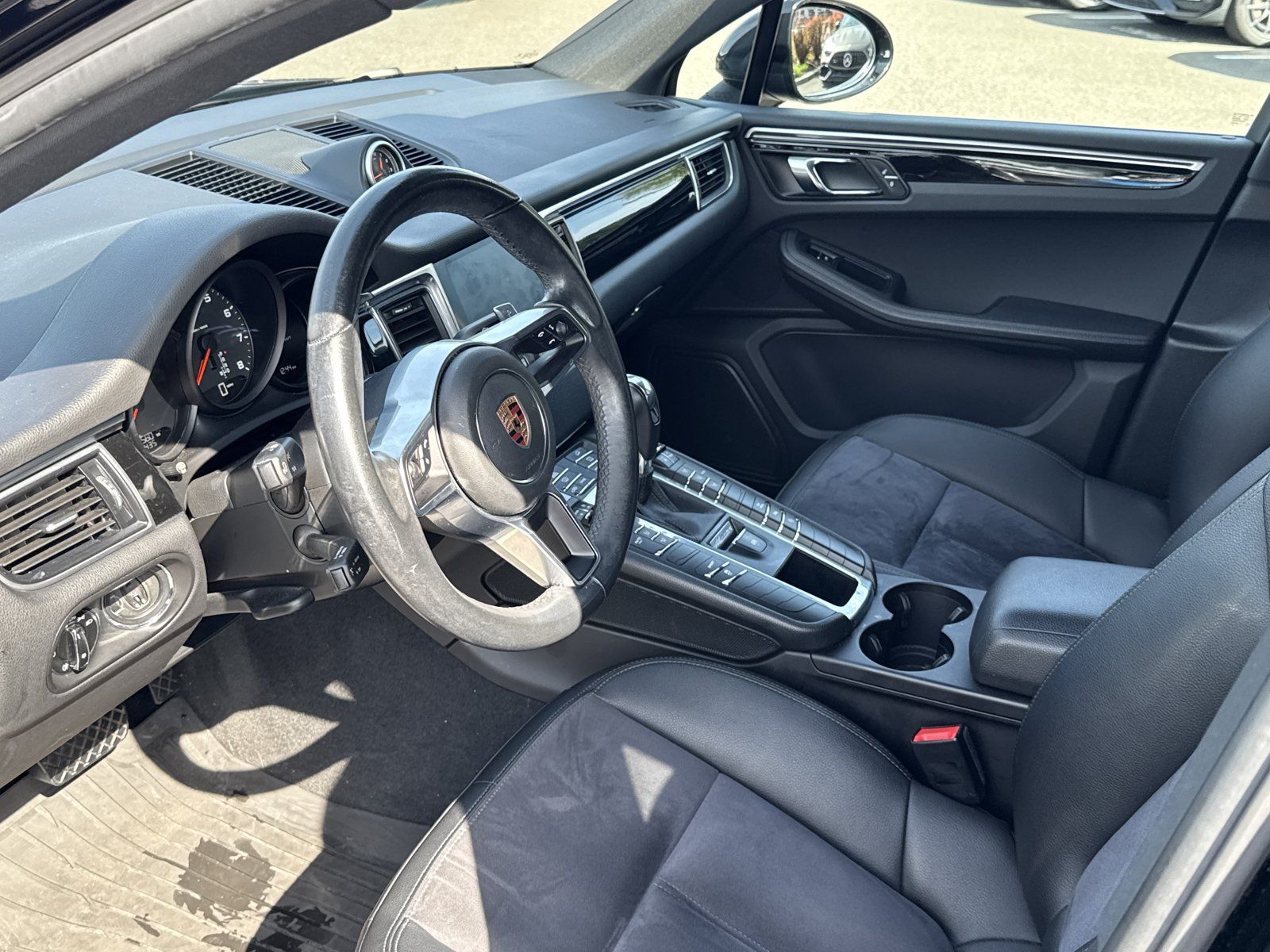 Used 2018 Porsche Macan AWD/4WD image 15