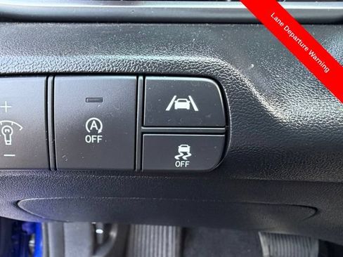 Used 2023 Hyundai Elantra SE w/ Preferred Accessory Package FWD image 10