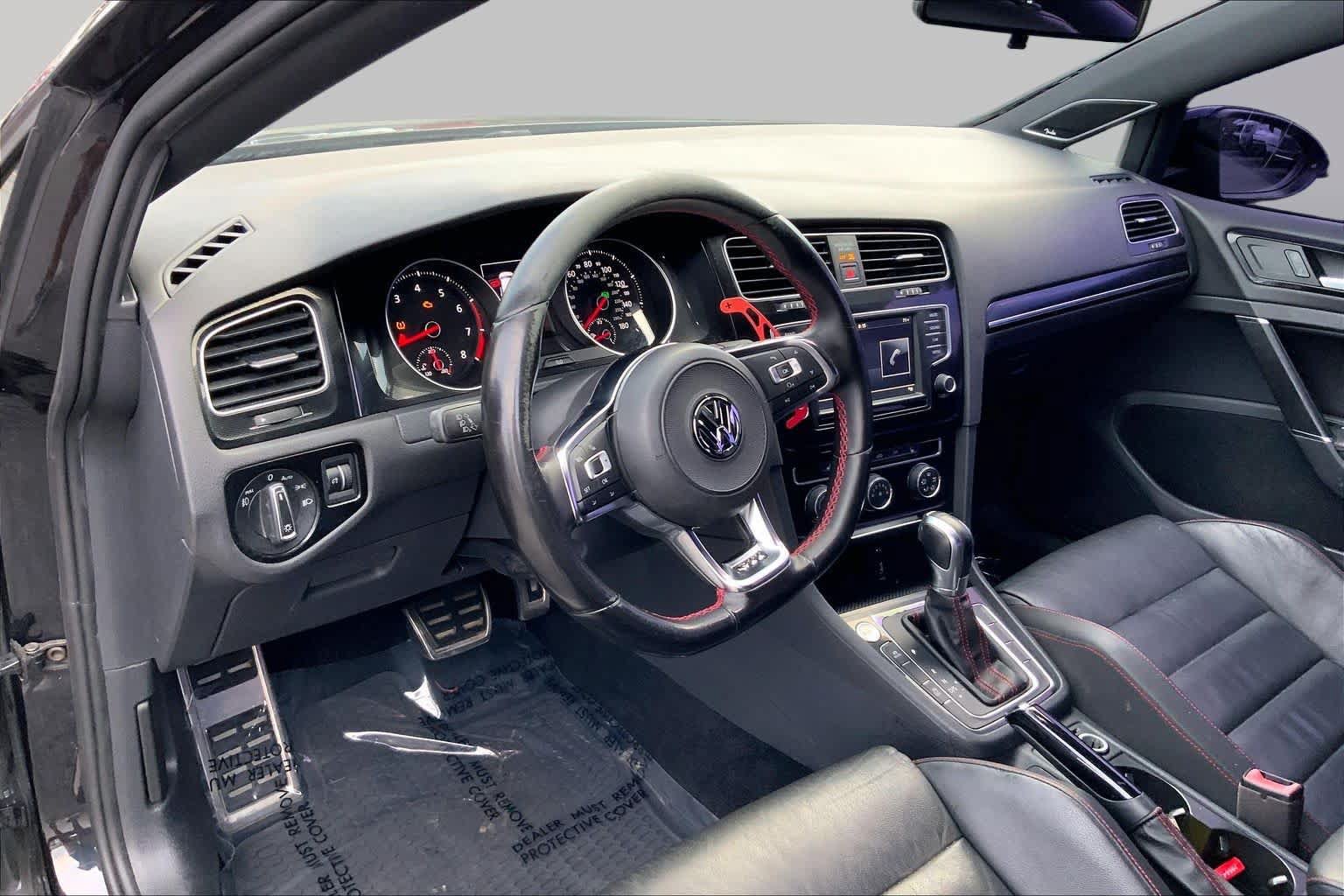 Used 2017 Volkswagen GTI SE FWD image 13