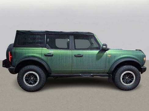 Used 2022 Ford Bronco Badlands image 4