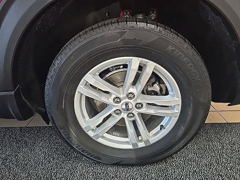 Used 2023 Ford Explorer XLT w/ Equipment Group 202A AWD/4WD image 40