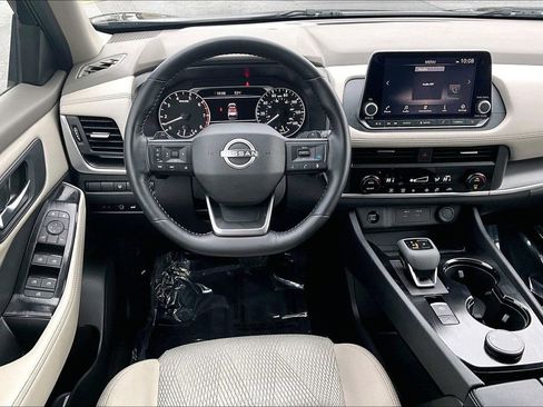 Used 2025 Nissan Rogue SV image 5