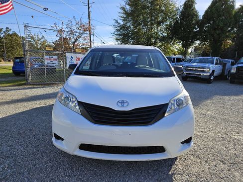 Used 2016 Toyota Sienna L image 8