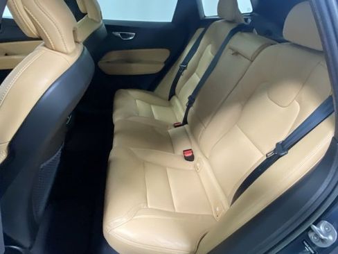 Certified 2022 Volvo XC60 B6 Inscription w/ Advanced Package image 12