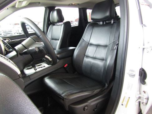 Used 2013 Jeep Grand Cherokee Laredo AWD/4WD image 16