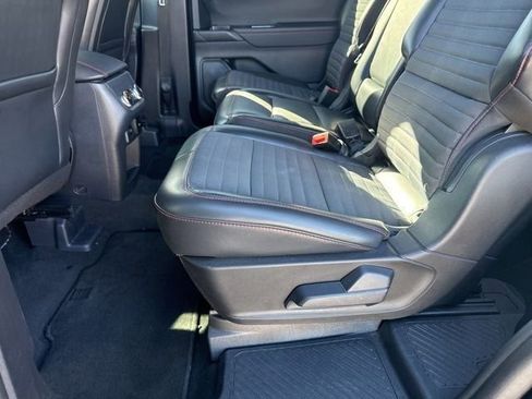 Used 2025 Ford Explorer ST-Line w/ ST-Line Street Pack image 22