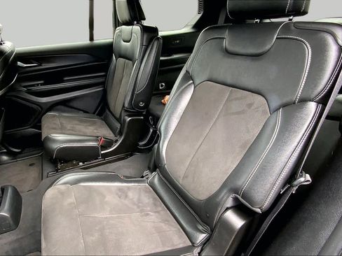 Used 2023 Jeep Grand Cherokee L Laredo AWD/4WD image 19