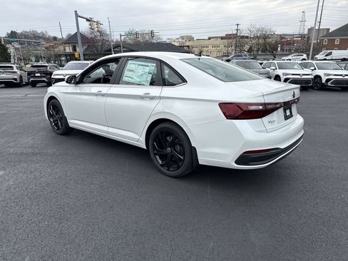 New 2026 Volkswagen Jetta SE FWD image 3