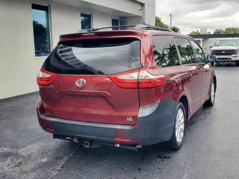Used 2016 Toyota Sienna LE image 7