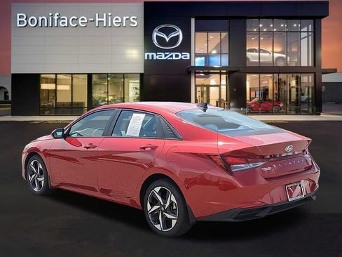 Used 2023 Hyundai Elantra SEL w/ Convenience Package FWD image 3