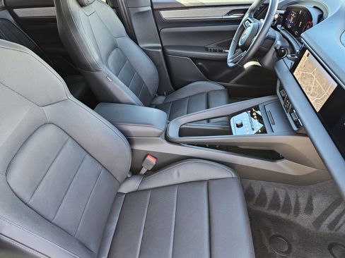 Certified 2024 Porsche Macan 4 Electric image 15