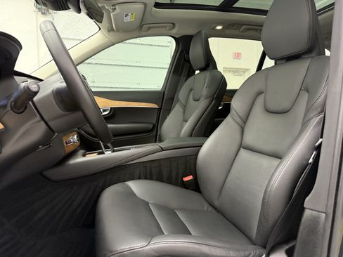 Certified 2024 Volvo XC90 B5 Plus w/ Protection Package Premier AWD/4WD image 11