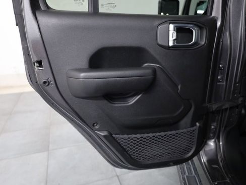 Used 2023 Jeep Wrangler Unlimited Rubicon AWD/4WD image 13
