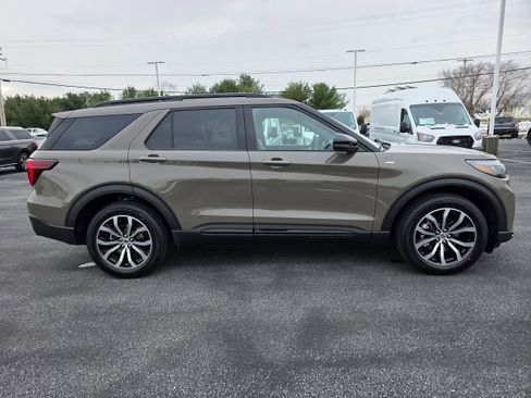 New 2026 Ford Explorer ST-Line image 6