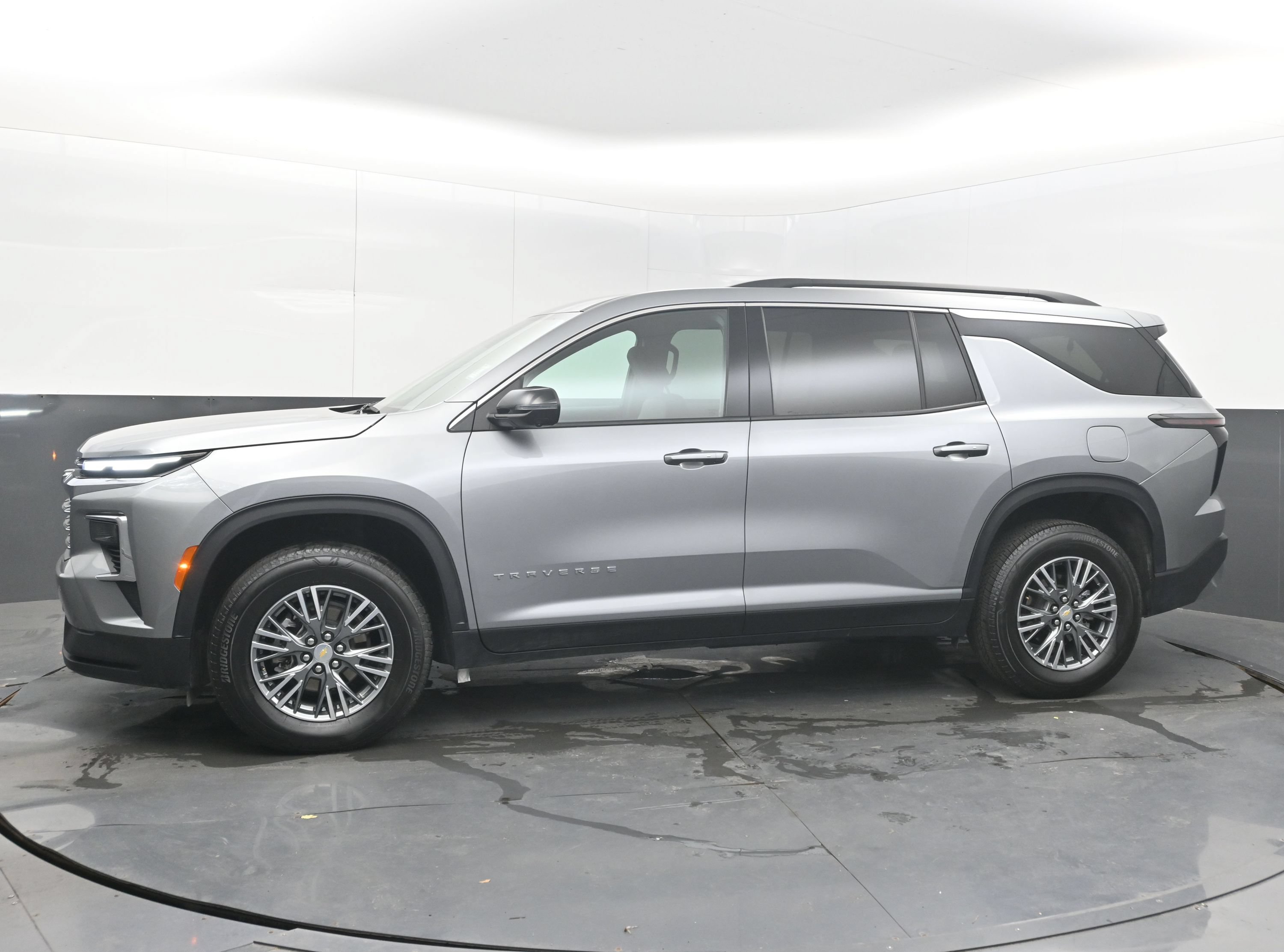 Certified 2026 Chevrolet Traverse LT w/ Driver Confidence Package FWD image 5