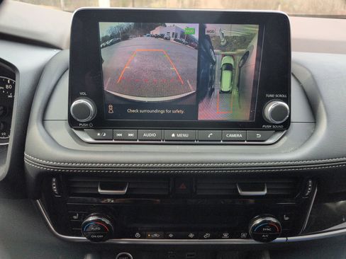 Used 2023 Nissan Rogue SL image 11