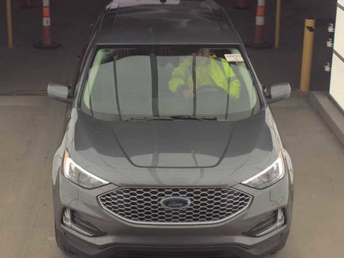 Used 2024 Ford Edge SEL w/ Convenience Package image 2