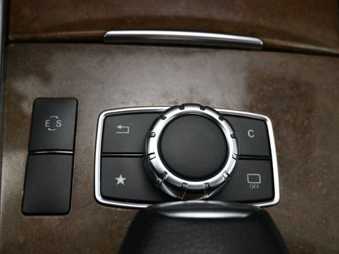 Used 2016 Mercedes-Benz E 350 4MATIC Sedan image 27