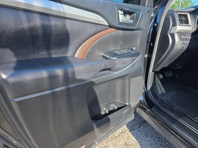 Used 2018 Toyota Highlander XLE FWD image 17
